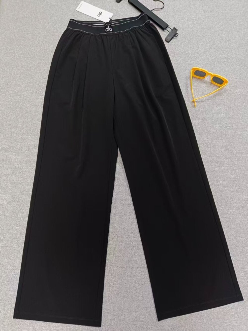 NWT😍ALO Yoga Suit Up Trouser | Wide Leg | Regular 30" Inseam🍷Comfy &Versatile - Picture 2 of 9